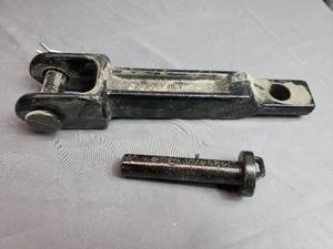 lot 40 image: Peterbilt - Kenworth Tow Hook A20-6014REV