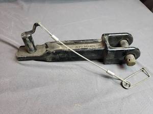 lot 41 image: Peterbilt - Kenworth Tow Hook A20-6014REV