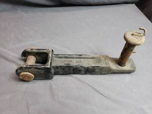 lot 43 image: Peterbilt - Kenworth Tow Hook A20-6014REV
