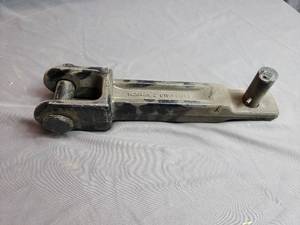 lot 45 image: Peterbilt - Kenworth Tow Hook A20-6014REV