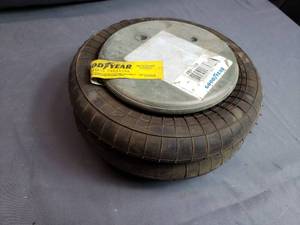 lot 59 image: Air Spring 2B9-239