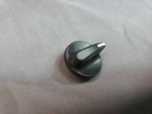 lot 81 image: 3 New Mack Control Knobs with Pointer