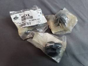 lot 82 image: 3 New Mack Control Knobs with Pointer
