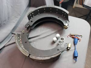 lot 117 image: Brake Shoes and Kit 4515