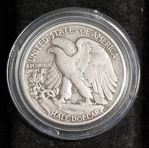 1943 WALKING LIBERTY HALF DOLLAR IN AIRTITE