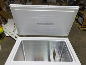 Frigidaire 7.0 cu ft Chest Freezer White open box see pictures