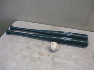 2 1996 Rookie of the Year Bats