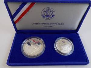 lot 89 image: 1986 US Proof Silver Dollar & Half Dollar 1886-1986 Liberty Silver Half Dollar Proof With Certificate of Authenticity In Box In Felt Box