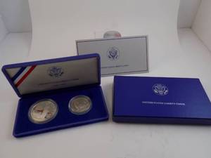 lot 90 image: 1986 US Proof Silver Dollar & Half Dollar 1886-1986 Liberty Silver Half Dollar Proof With Certificate of Authenticity In Box In Felt Box
