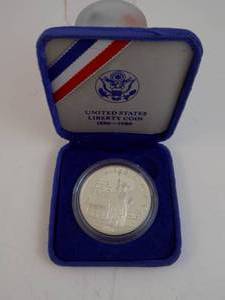 lot 98 image: 1986 Liberty $1 Proof In Felt Box