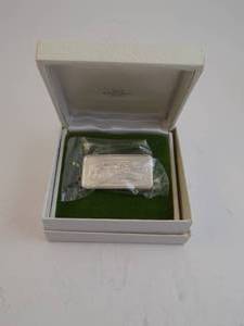 lot 137 image: 1972 Christmas Ingot Franklin Mint Solid Sterling Silver 1000 Grains With Certificate of Authenticity