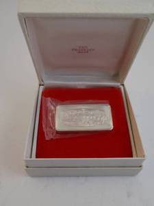 lot 138 image: 1973 Christmas Ingot Franklin Mint Solid Sterling Silver 1000 Grains With Certificate of Authenticity