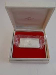 lot 139 image: 1977 Christmas Ingot Franklin Mint Solid Sterling Silver 1000 Grains