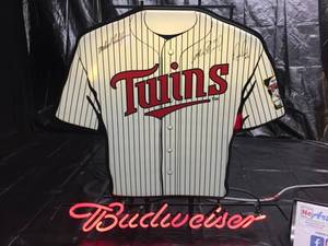 lot 6 image: MN Minnesota Twins MLB autographed neon jersey