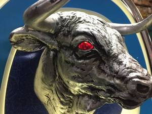 lot 33 image: Schlitz Malt Liquor bull light up with glowing red eyes