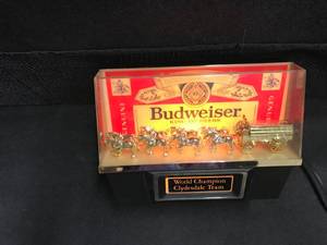 lot 105 image: Budweiser cash register light with clydesdales