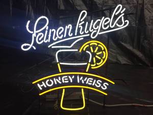 lot 62 image: Leinenkugels Honeyweiss neon