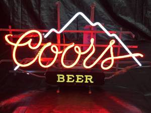 lot 67 image: Coors Beer mountain - vintage neon