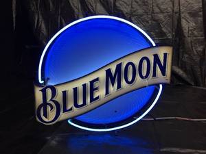 lot 71 image: Blue Moon neon