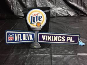 lot 78 image: Lite Vikings Blvd tin sign