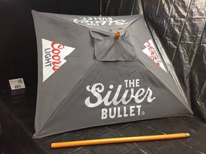 lot 224 image: Coors Light patio umbrella