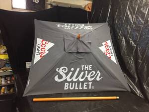 lot 225 image: Coors Light patio umbrella