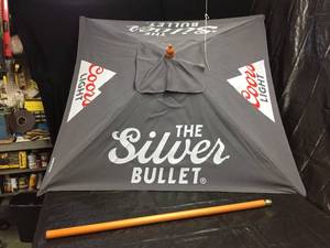 lot 226 image: Coors Light patio umbrella