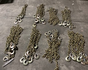 lot 1108 image: 74 Pieces of Chain with Gate Hooks