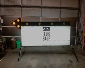 lot 1105B image: Flashing Arrow Sign