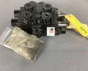lot 1137 image: Hydraulic Valve 2-valve 4 way