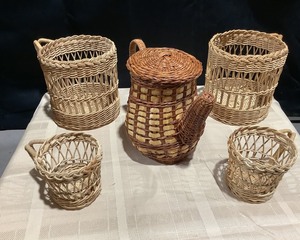 lot 2002 image: Wicker Cups