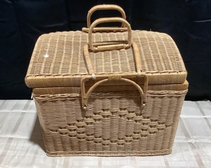 lot 2009 image: Wicker Carrying Basket