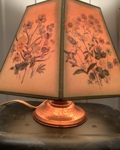 lot 2013 image: Vintage Lamp