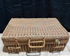 lot 2014 image: Antique Wicker Suit Case