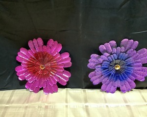 lot 2020 image: Metal Flower Decor