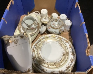 lot 2034 image: Dish Set