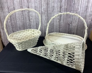 lot 2063 image: Lot of White Wicker