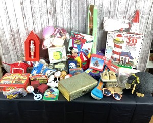 lot 2039 image: Vintage Childrens Items