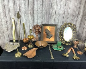 lot 2050 image: Brass items-Misc