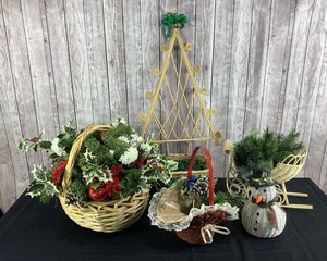 lot 2064 image: Wicker Christmas Decor