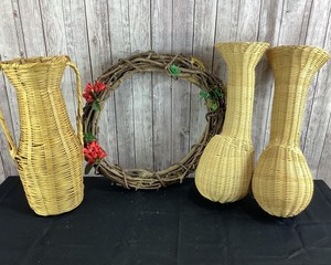 lot 2072 image: Wicker Lot & Wreath