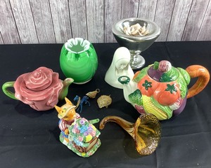 lot 2068 image: Decorative Containers