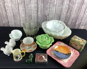 lot 2082 image: Glassware Lot