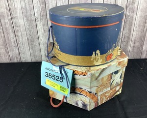 lot 2054 image: Decorative Boxes w Lids