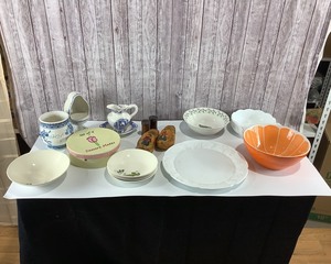 lot 2079 image: Kitchenware