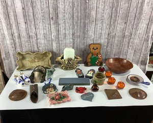 lot 2055 image: Pottery & Home Dcor