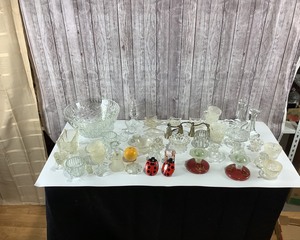 lot 2041 image: Glassware