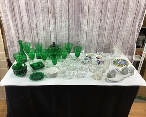 lot 2056 image: Glassware