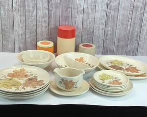 lot 2109 image: Leaf StonewarePlates & Dishes Set