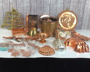 lot 2110 image: Copper Decor Lot